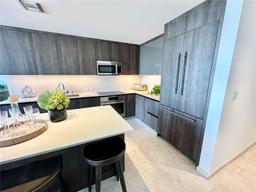 Picture of 88 SW 7Th St # 1808, Miami, FL 33130