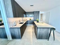 Picture of 88 SW 7Th St # 1808, Miami, FL 33130