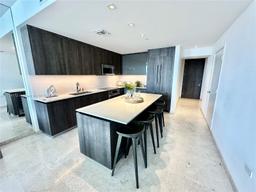 Picture of 88 SW 7Th St # 1808, Miami, FL 33130