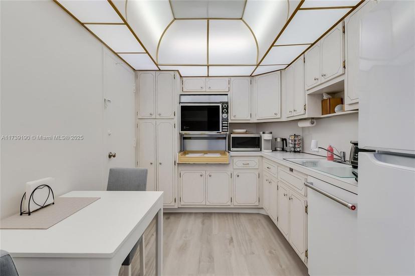 Picture of 500 Bayview Dr # 517, Sunny Isles Beach FL 33160