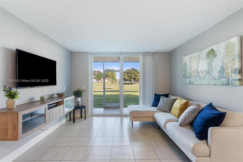 Picture of 9761 Sunrise Lakes Blvd # 107, Sunrise FL 33322