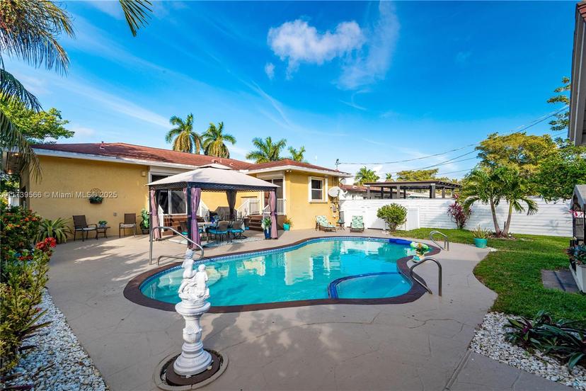 Picture of 900 NE 6Th St, Hallandale Beach FL 33009