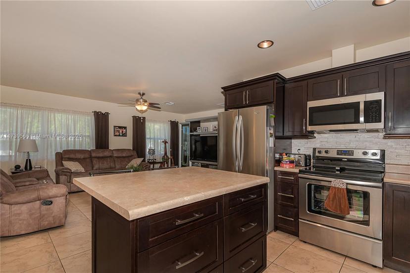 Picture of 900 NE 6Th St, Hallandale Beach FL 33009