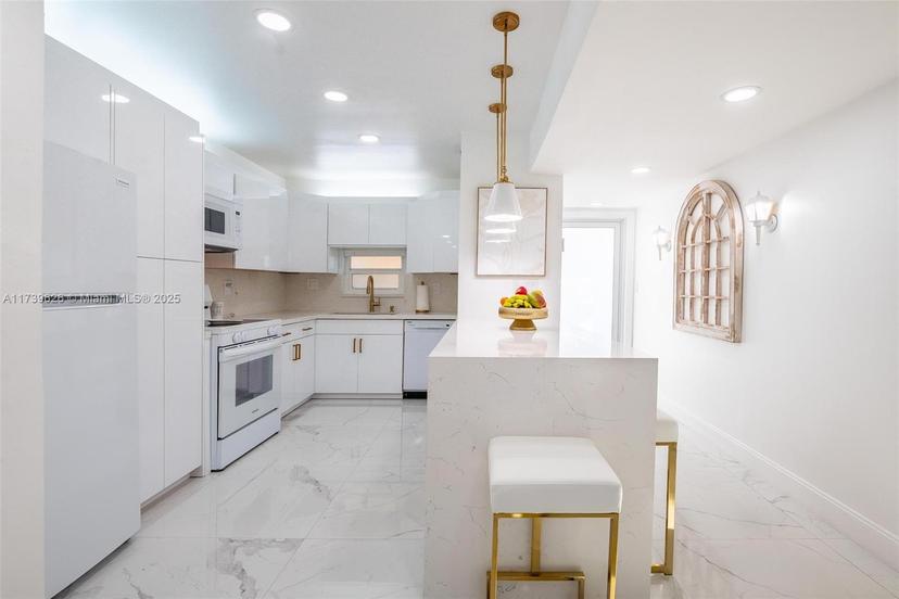 Picture of 300 S Hollybrook Dr # 310, Pembroke Pines FL 33025