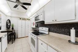 Picture of 4330 Hillcrest Dr # 505, Hollywood, FL 33021