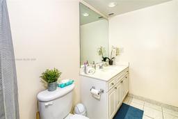 Picture of 19380 Collins Ave # 212, Sunny Isles Beach, FL 33160
