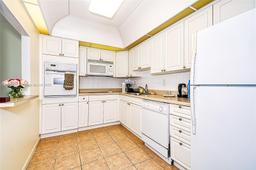 Picture of 19380 Collins Ave # 212, Sunny Isles Beach, FL 33160