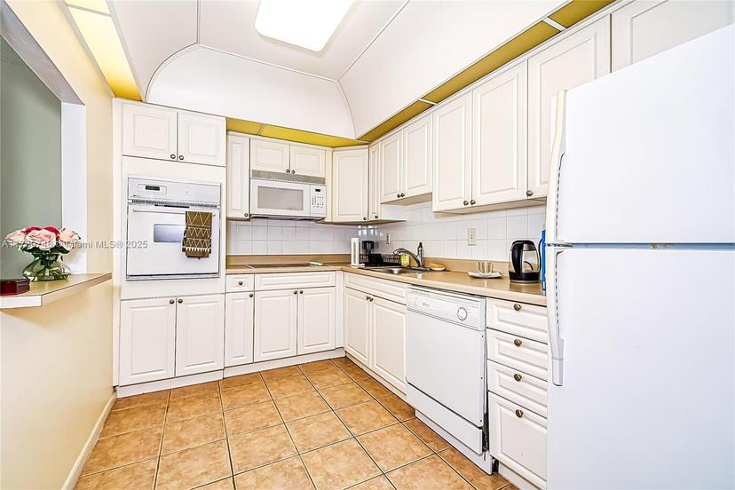 Picture of 19380 Collins Ave # 212, Sunny Isles Beach FL 33160