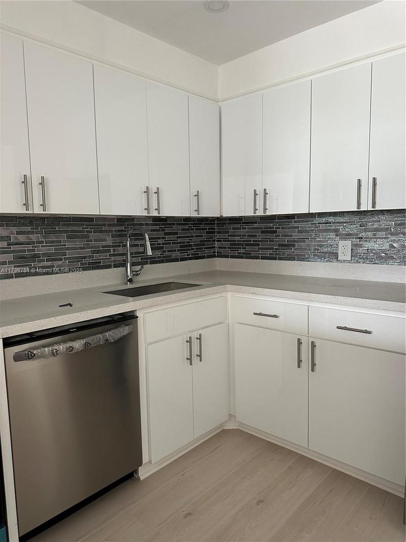 Picture of 16851 NE 23Rd Ave # B604, North Miami Beach FL 33160