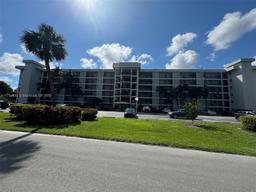 Picture of 3001 S Course Dr # 605, Pompano Beach, FL 33069