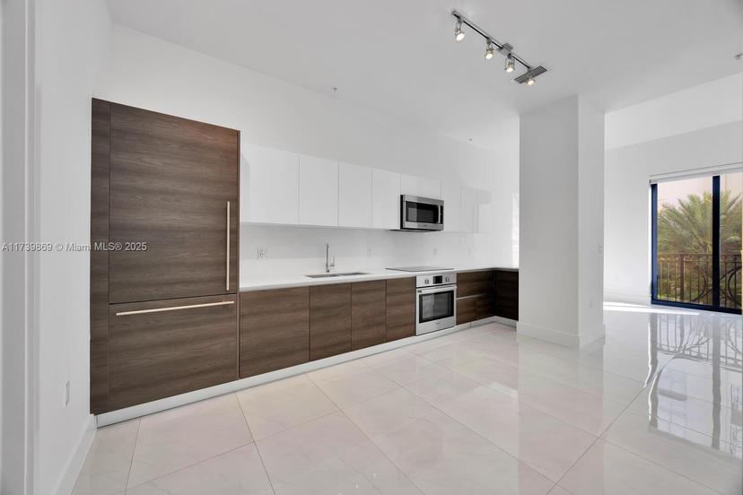 Picture of 301 Altara Ave # 201, Coral Gables FL 33146