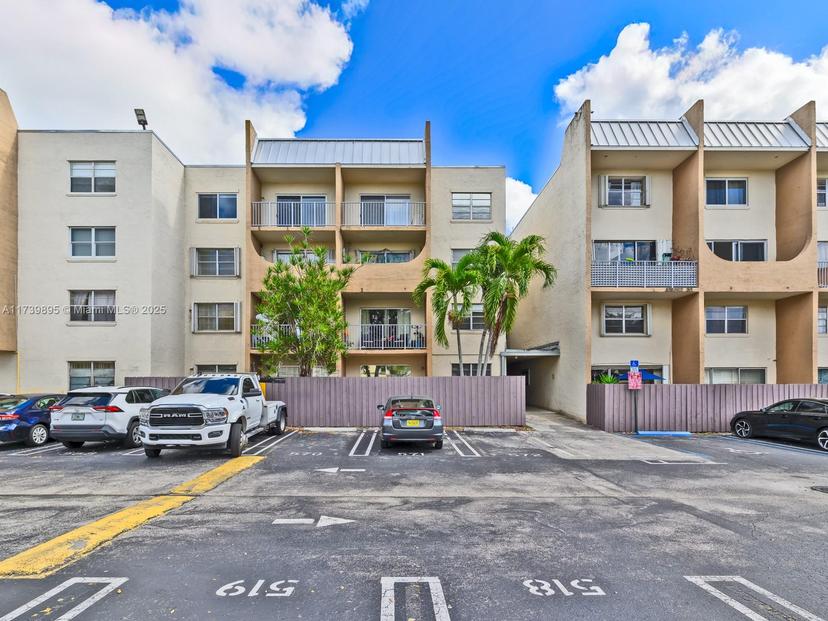 Picture of 10900 SW 104Th St # 114, Miami FL 33176
