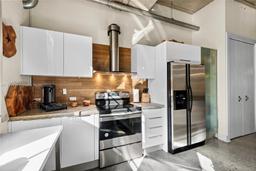 Picture of 425 N Andrews Ave # 203, Fort Lauderdale, FL 33301
