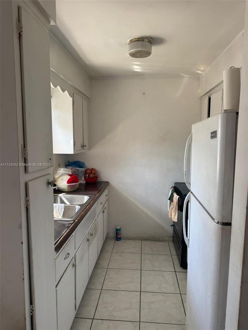 Picture of 735 Ridge Rd # 2, Lantana FL 33462