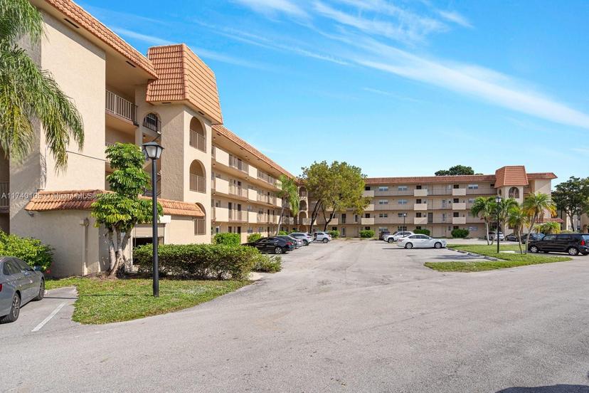 Picture of 6061 N Falls Circle Dr # 101, Lauderhill FL 33319