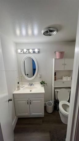 Picture of 401 Golden Isles Dr # 716, Hallandale Beach, FL 33009