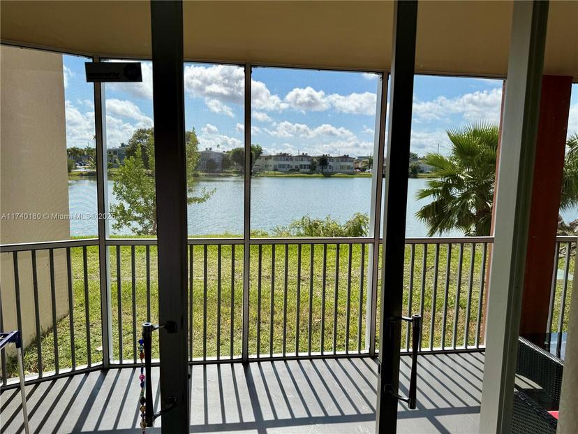 Picture of 1750 NE 191St St # 4, Miami FL 33179