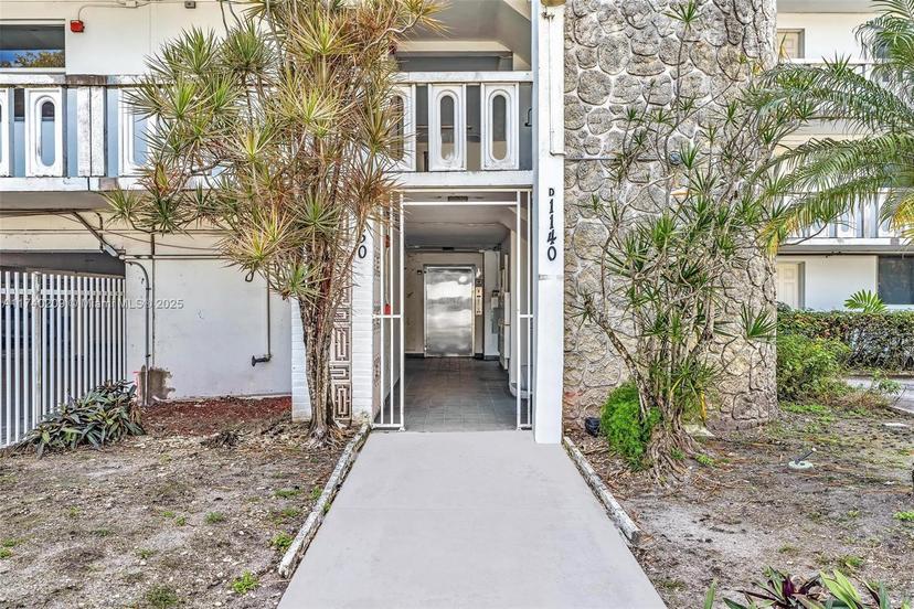 Picture of 1140 NE 191St St # 25, Miami FL 33179