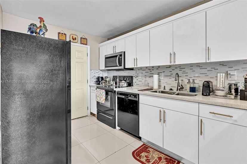Picture of 1140 NE 191St St # 25, Miami FL 33179