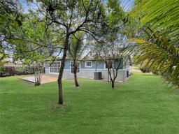 Picture of 800 NW 176Th Ter, Miami Gardens, FL 33169