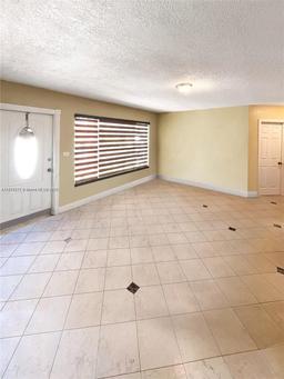 Picture of 800 NW 176Th Ter, Miami Gardens, FL 33169