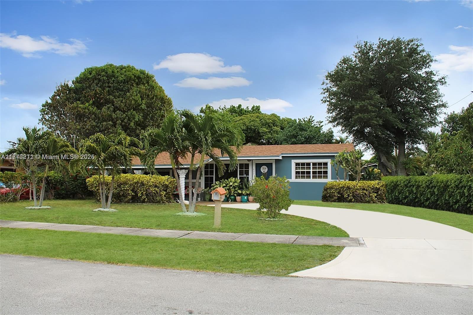 Picture of 800 NW 176Th Ter, Miami Gardens, FL 33169