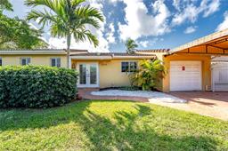 Picture of 2570 NE 209Th Ter, Miami, FL 33180