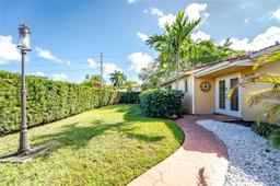 Picture of 2570 NE 209Th Ter, Miami, FL 33180