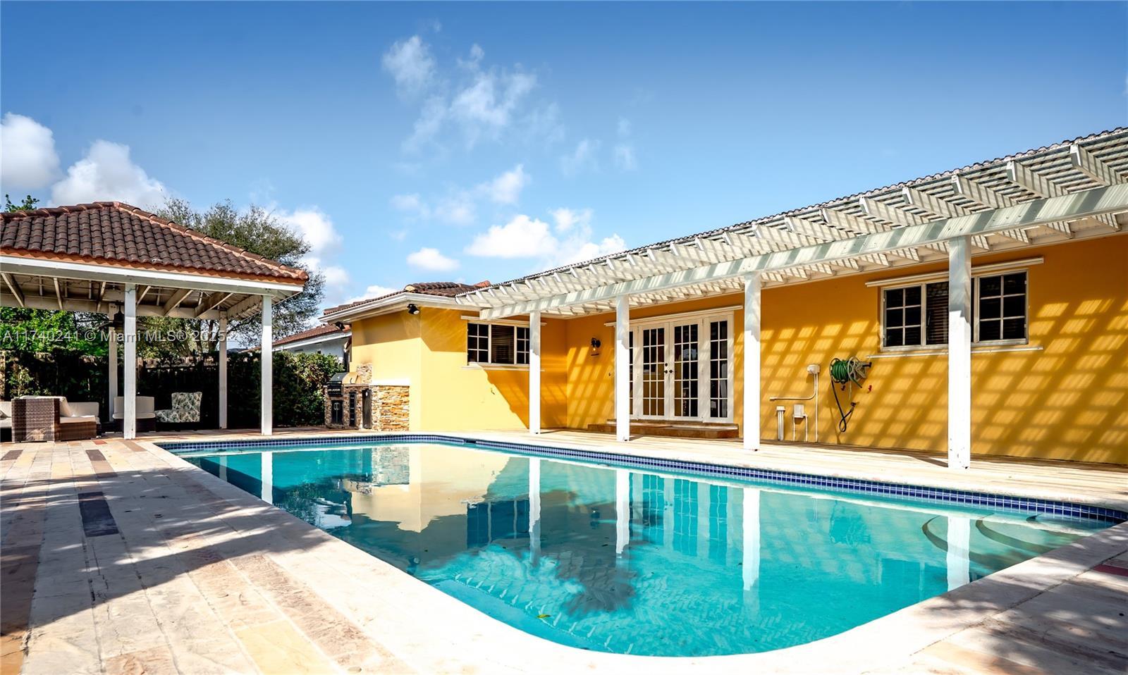 Picture of 2570 NE 209Th Ter, Miami, FL 33180