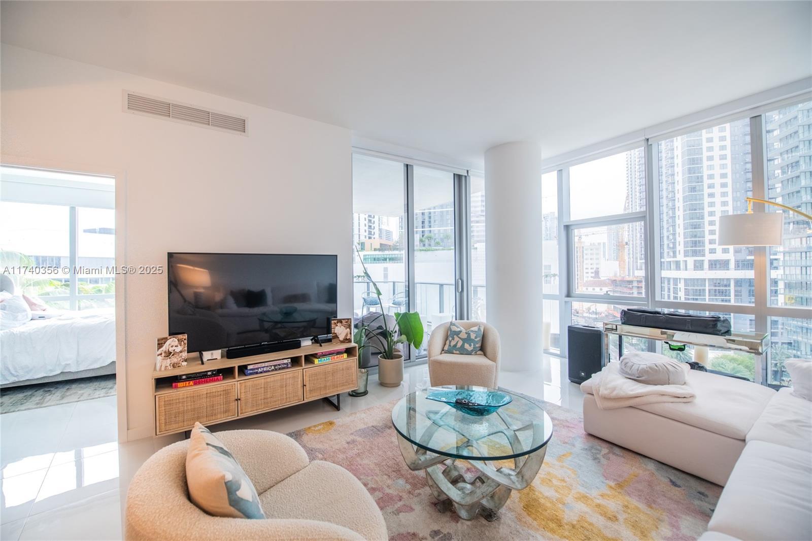 Picture of 851 NE 1St Ave # 811, Miami, FL 33132