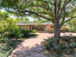 Picture of 12 Minnetonka Rd, Sea Ranch Lakes, FL 33308