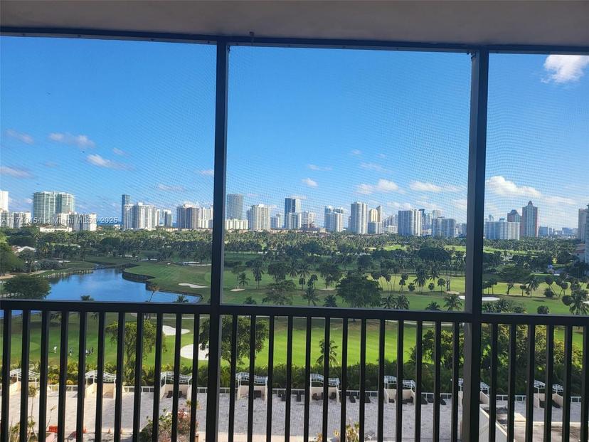 Picture of 20301 W Country Club Dr # 1425, Aventura FL 33180