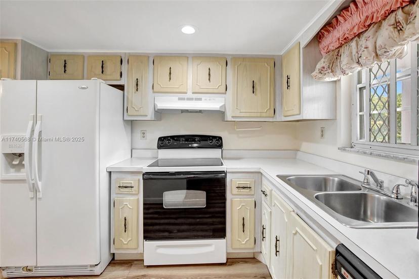 Picture of 7981 S French Dr # 304, Pembroke Pines FL 33024
