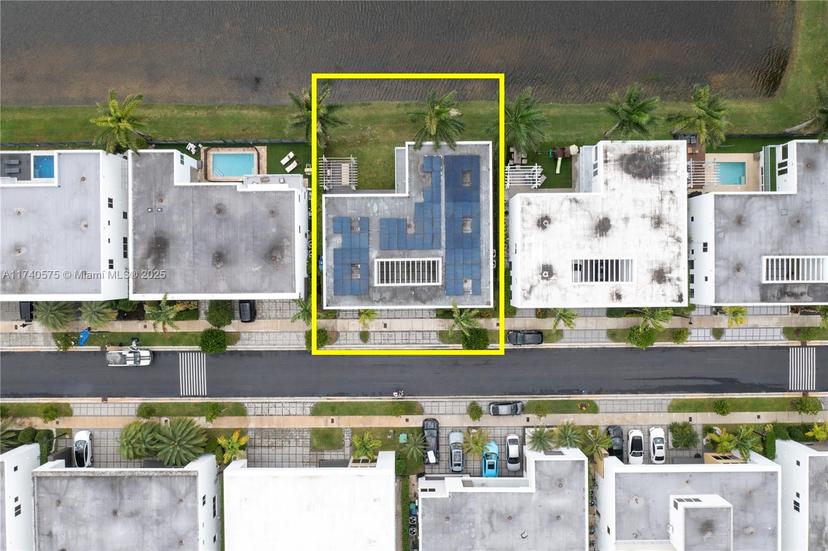 Picture of 10272 NW 75Th Ter, Doral FL 33178