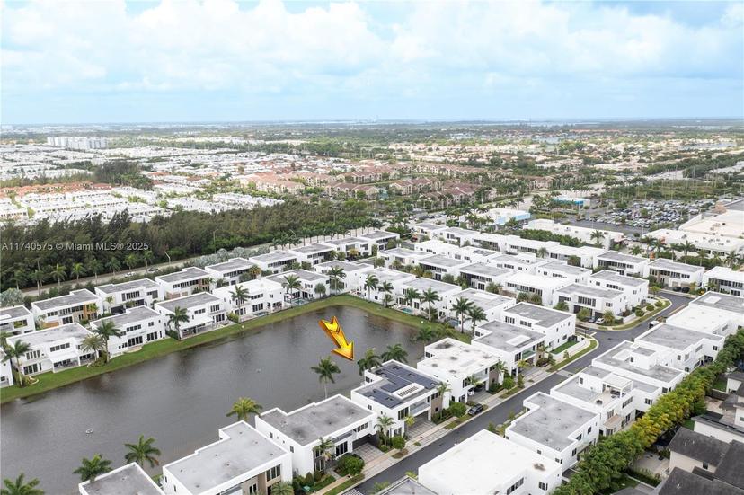 Picture of 10272 NW 75Th Ter, Doral FL 33178