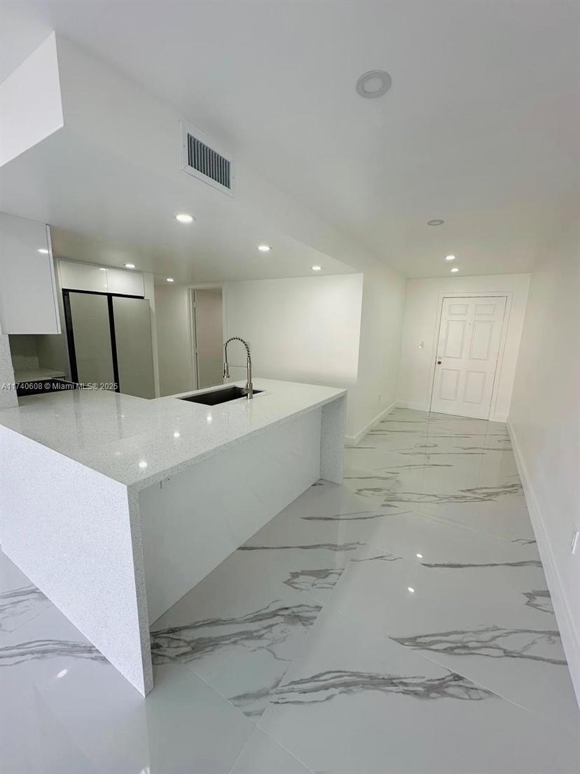 Picture of 9375 Fontainebleau Blvd # L111, Miami FL 33172