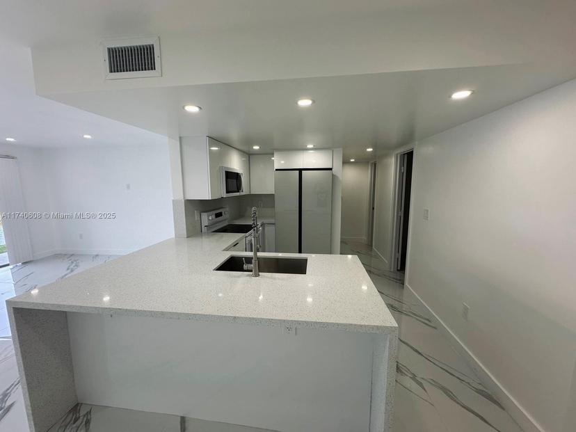 Picture of 9375 Fontainebleau Blvd # L111, Miami FL 33172
