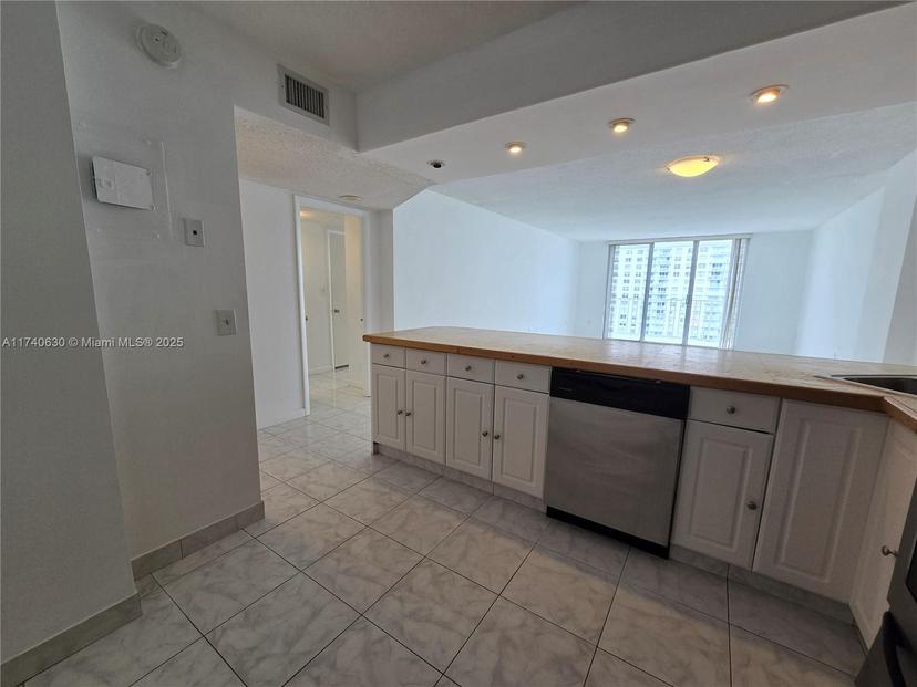 Picture of 2851 NE 183Rd St # 1010E, Aventura FL 33160