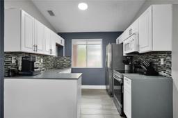 Picture of 8013 Lake Dr # 205, Doral, FL 33166