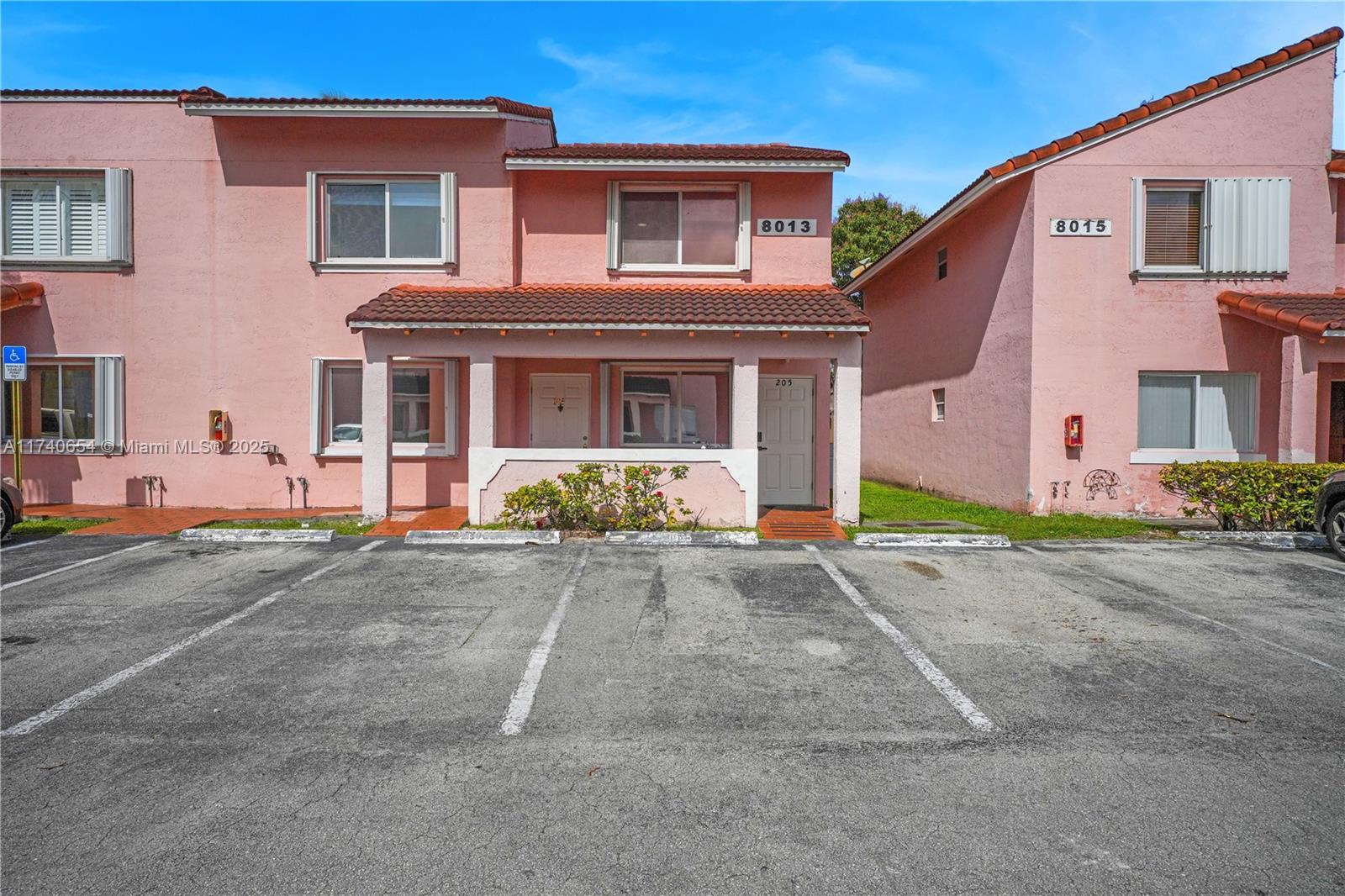 Picture of 8013 Lake Dr # 205, Doral, FL 33166