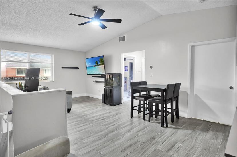 Picture of 8013 Lake Dr # 205, Doral FL 33166