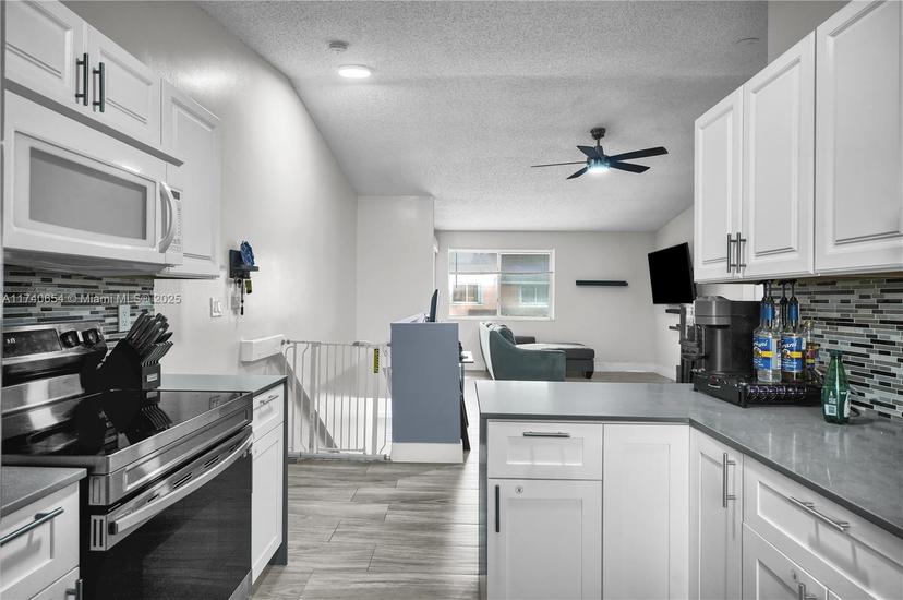 Picture of 8013 Lake Dr # 205, Doral FL 33166