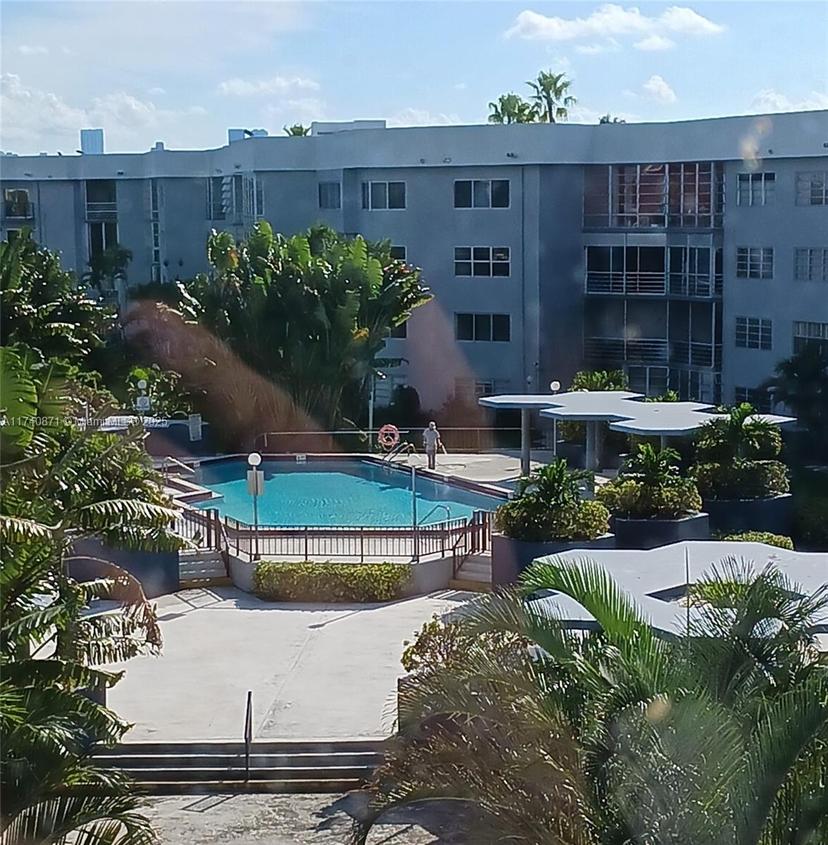 Picture of 873 NE 195Th St # 307, Miami FL 33179