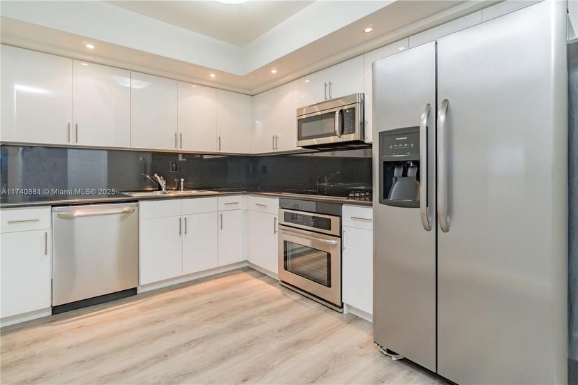 Picture of 3530 Mystic Pointe Dr # 1513, Aventura FL 33180