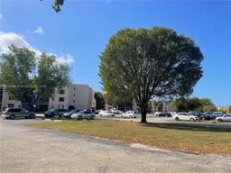 Picture of 2830 Somerset Dr # 402N, Lauderdale Lakes, FL 33311