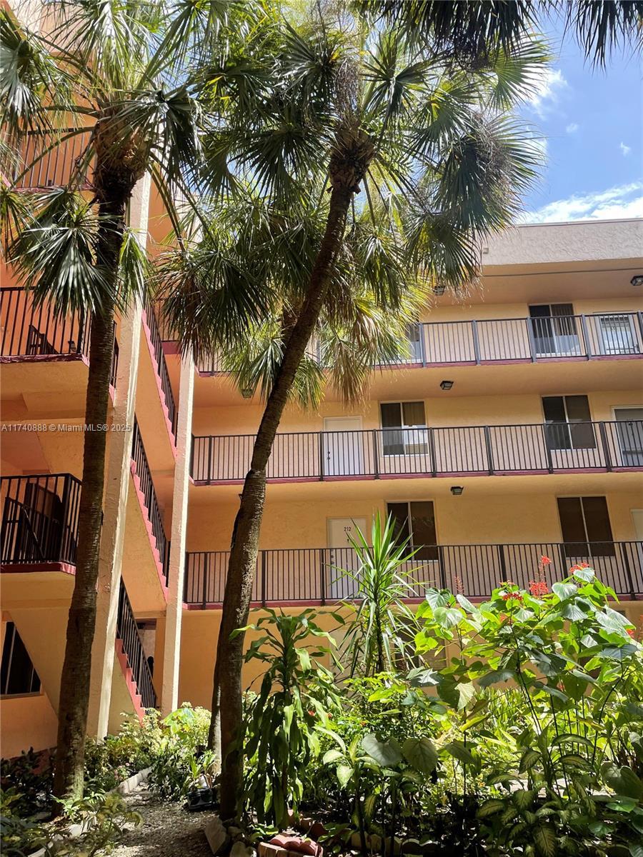 Picture of 2830 Somerset Dr # 402N, Lauderdale Lakes, FL 33311