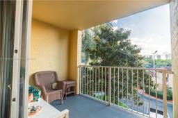 Picture of 19999 E Country Club Dr, Aventura, FL 33180