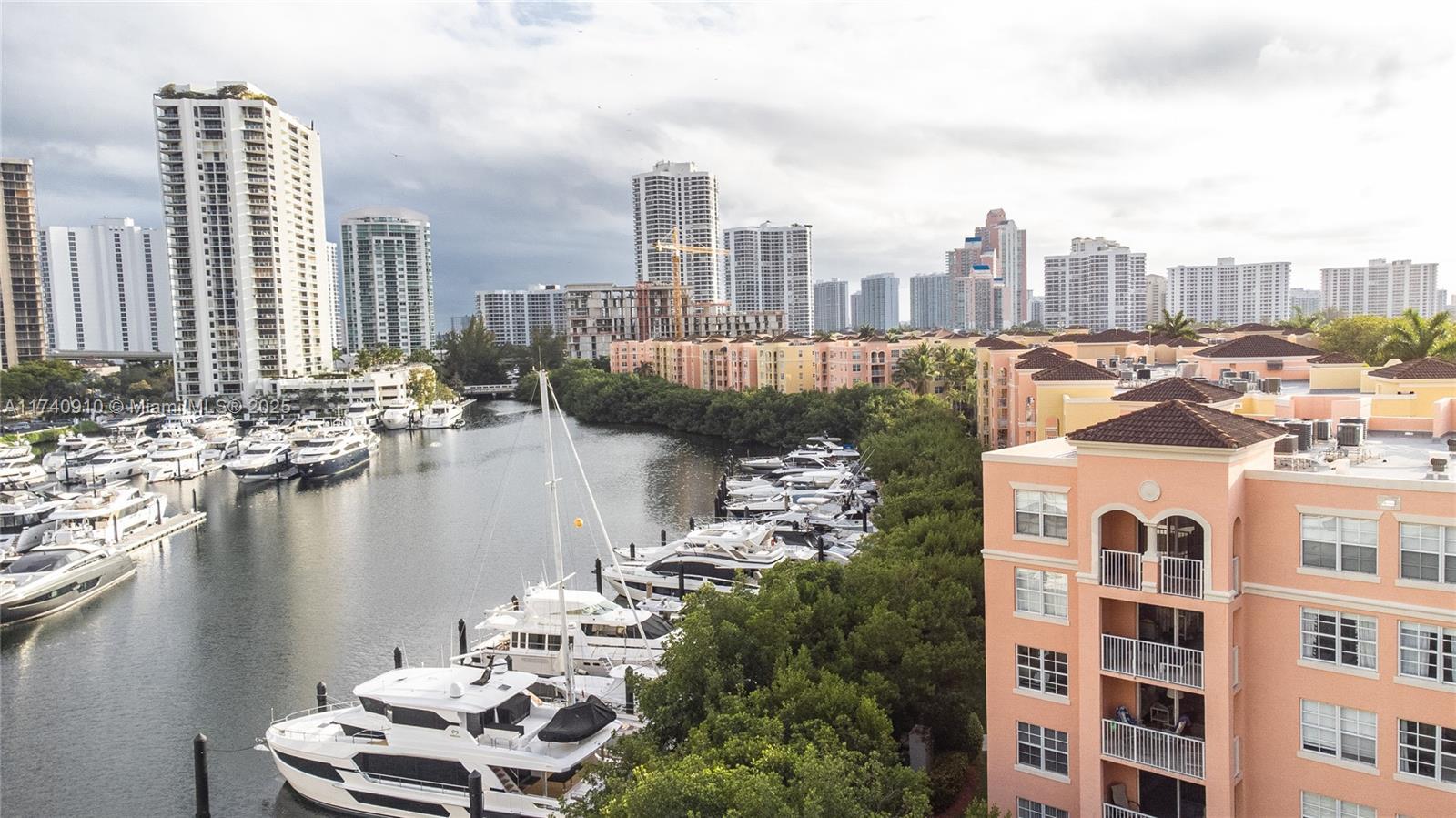Picture of 19999 E Country Club Dr, Aventura, FL 33180