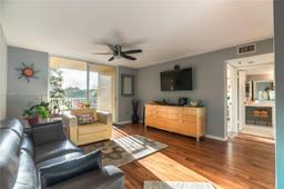 Picture of 19999 E Country Club Dr, Aventura, FL 33180