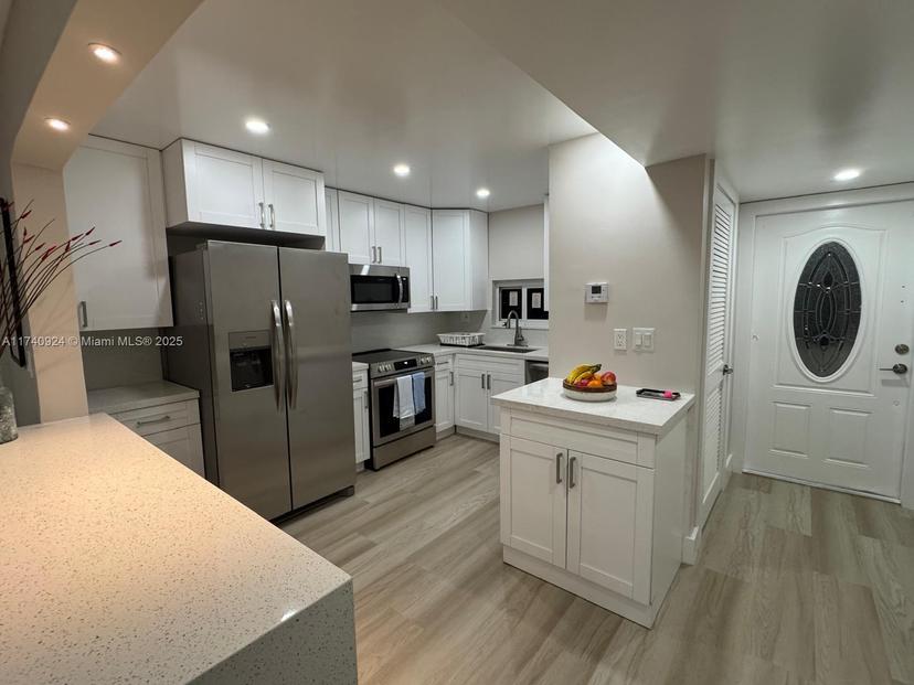Picture of 9200 N Hollybrook Lake Dr # 208, Pembroke Pines FL 33025